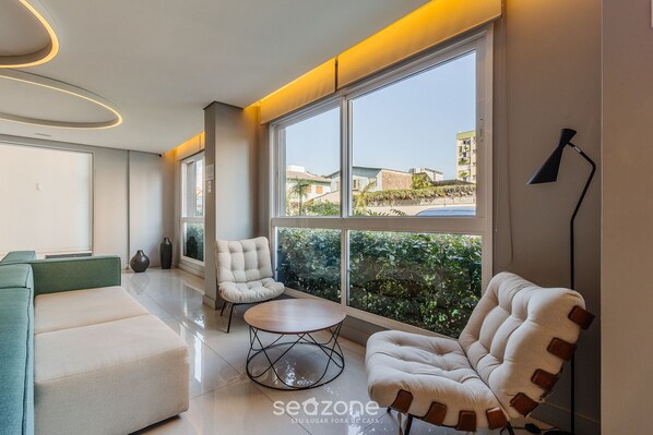 Basic Apartment | Living area