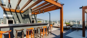 Studio in Building With Pool Con1206