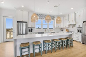 6 bedrooms - Beach Blessing- Pool Elevator Sleeps 16 SIX Bedrooms 6 Baths (Gulf Shores)