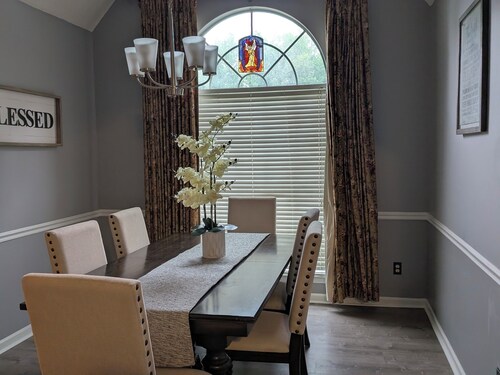 Step into Southern Comfort with this spacious 4-bedroom house in Southaven, MS