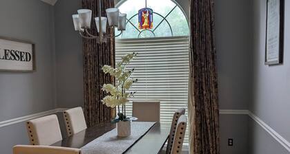 Step into Southern Comfort with this spacious 4-bedroom house in Southaven, MS