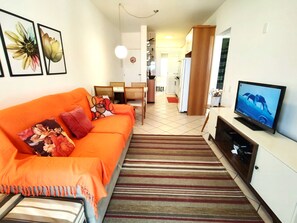 Basic Apartment | Living area