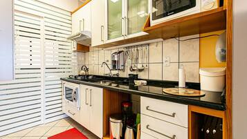 Apartemen Basic | Dapur pribadi | Peralatan masak/sendok-piring