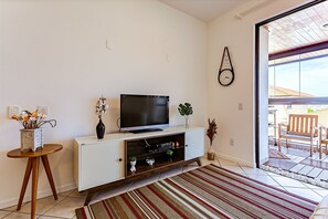 Basic Apartment | Living area