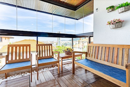 Jardines del alojamiento. Apt w Balcony and Barbecue 260m Praia Brava Coi302
