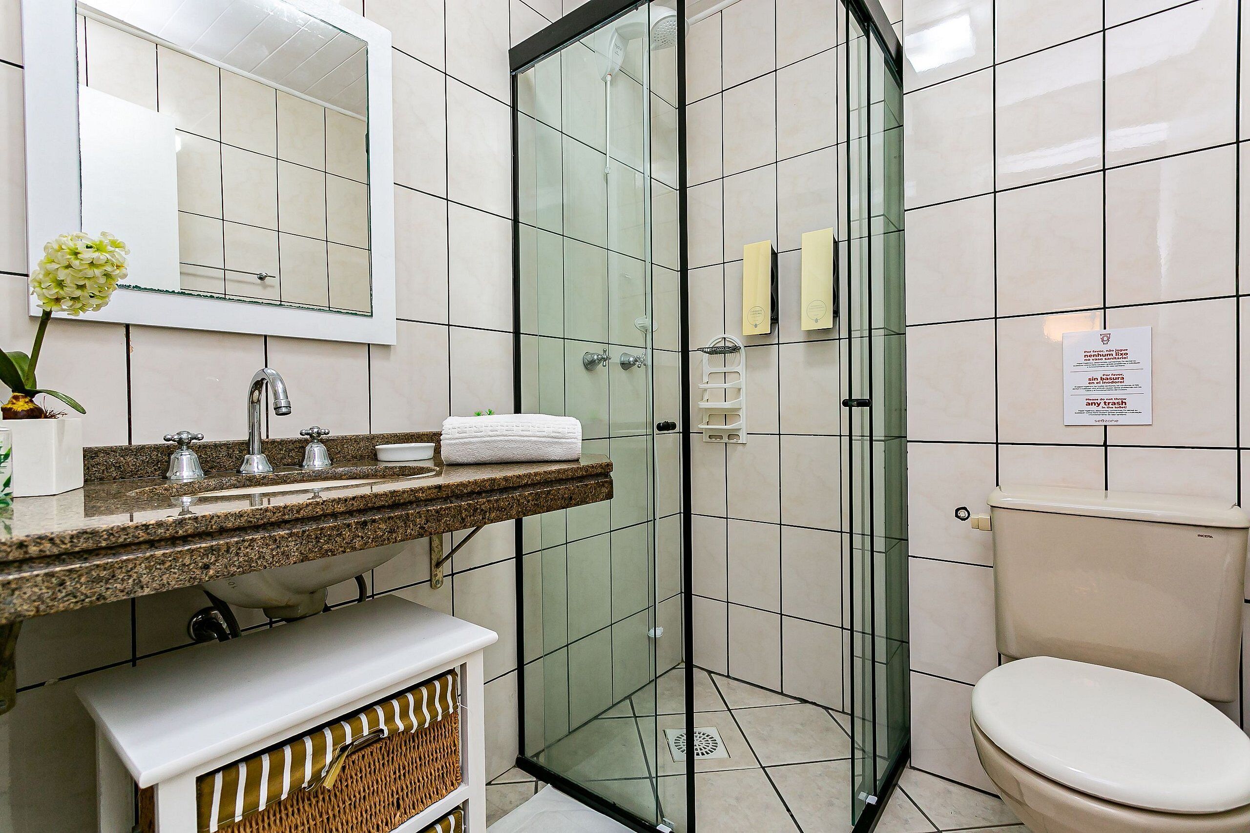 Basic Apartment | Bathroom | Free toiletries