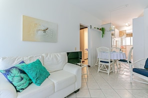 Basic Apartment | Living area