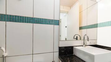 Basic Apartment | Bathroom | Shower, free toiletries