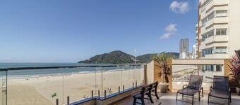 3BR Beachfront apt w/ sea View Cet802