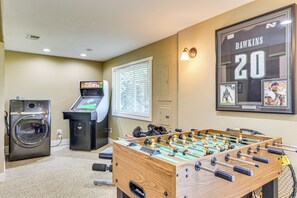 Games room - Game Room, Home Gym & Deck: Littleton Apartment (Littleton)
