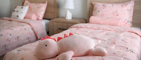 7 bedrooms, WiFi, bed sheets