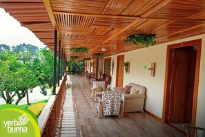 Fyrbäddsrum | Vardagsrum | Tv