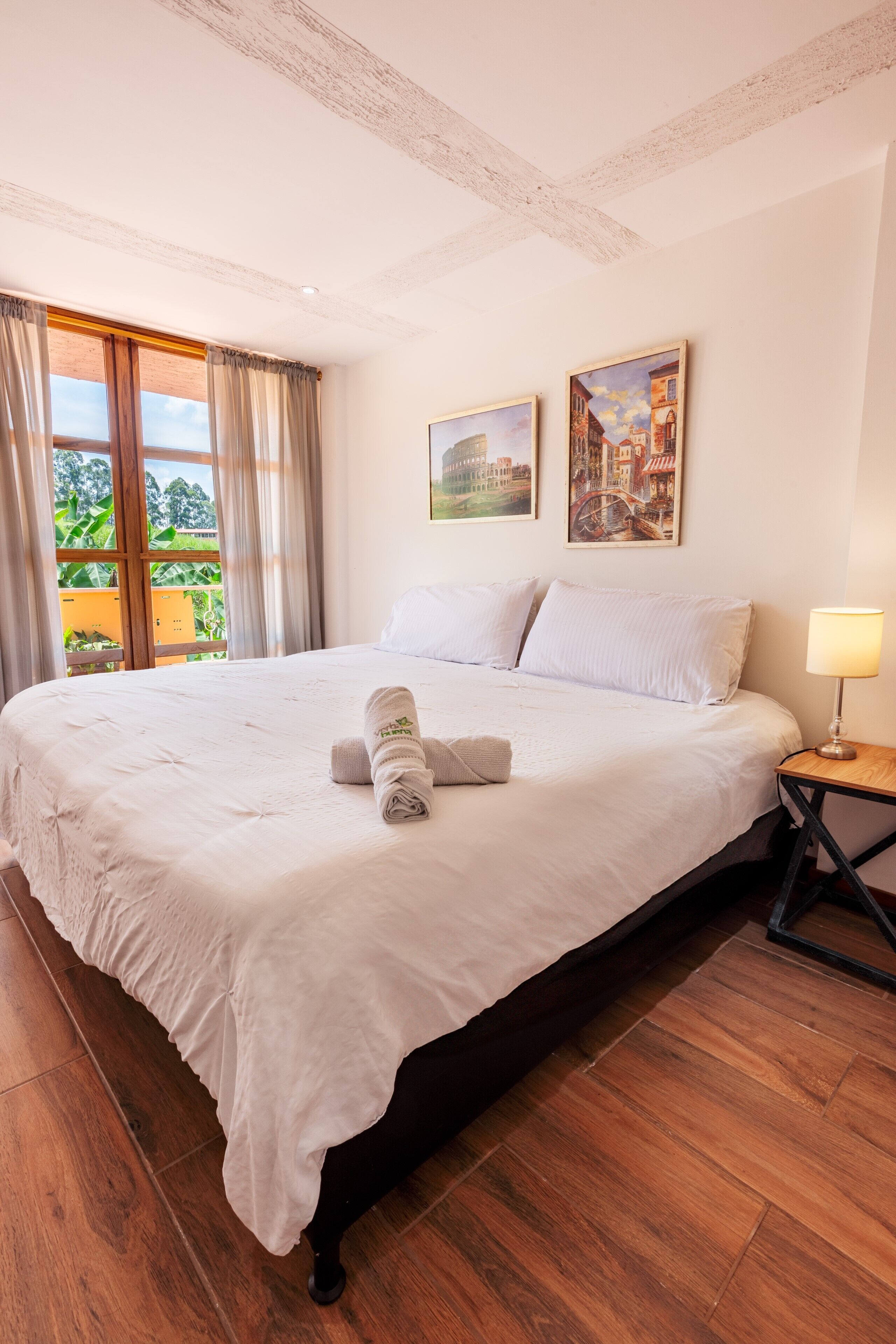 Standard Double Room | Laptop workspace, free WiFi