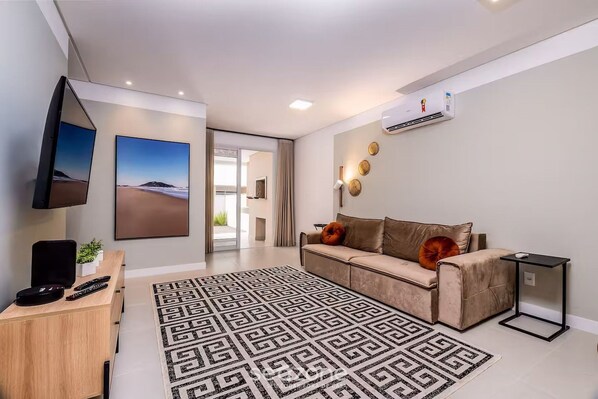 Basic Apartment | Living area