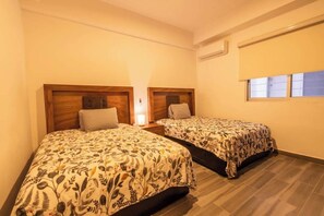 2 bedrooms, iron/ironing board, WiFi