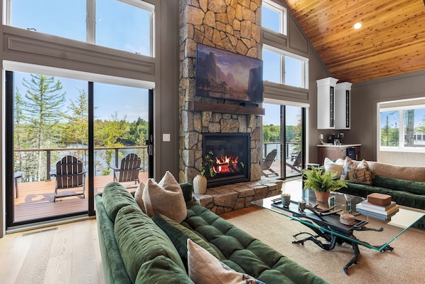 Smart TV, fireplace
