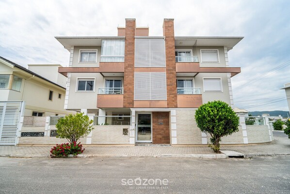 Exterior - Apt w/ Gourmet Balcony 800m From the Beach Cbe0201 (Florianópolis)