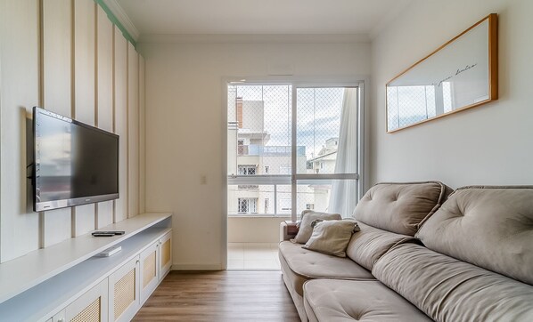 Basic Apartment | Living area