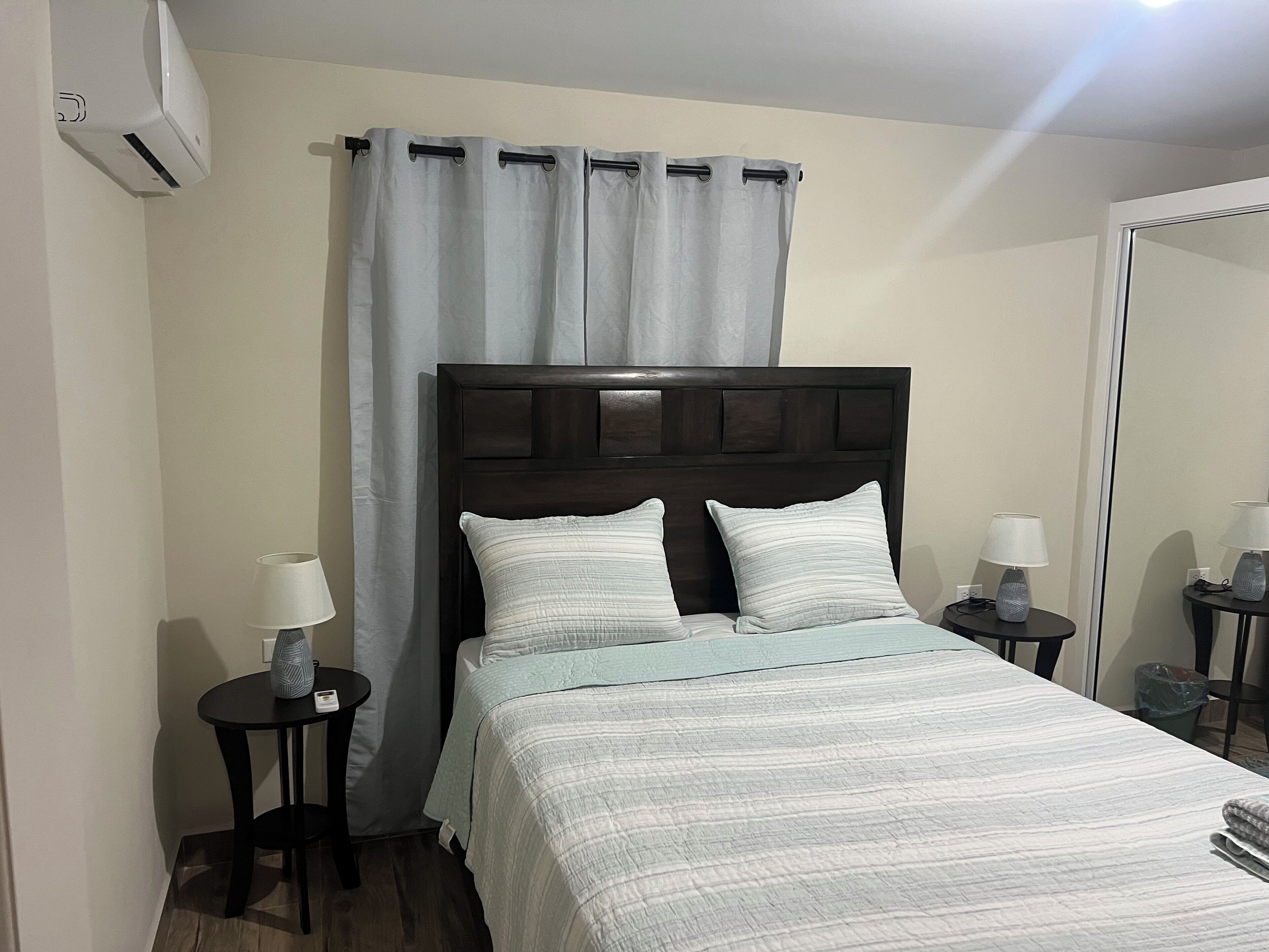 2 habitaciones, tabla de planchar con plancha, wifi y ropa de cama 