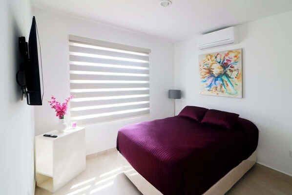 2 bedrooms, iron/ironing board, WiFi