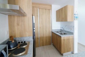 Fridge, microwave, stovetop, coffee/tea maker