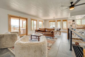 TV, fireplace, books - Mtn-View Getaway w/ Spacious Deck in Republic! (Republic)