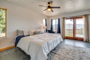 2 bedrooms, desk, iron/ironing board, travel crib - Mtn-View Getaway w/ Spacious Deck in Republic! (Republic)
