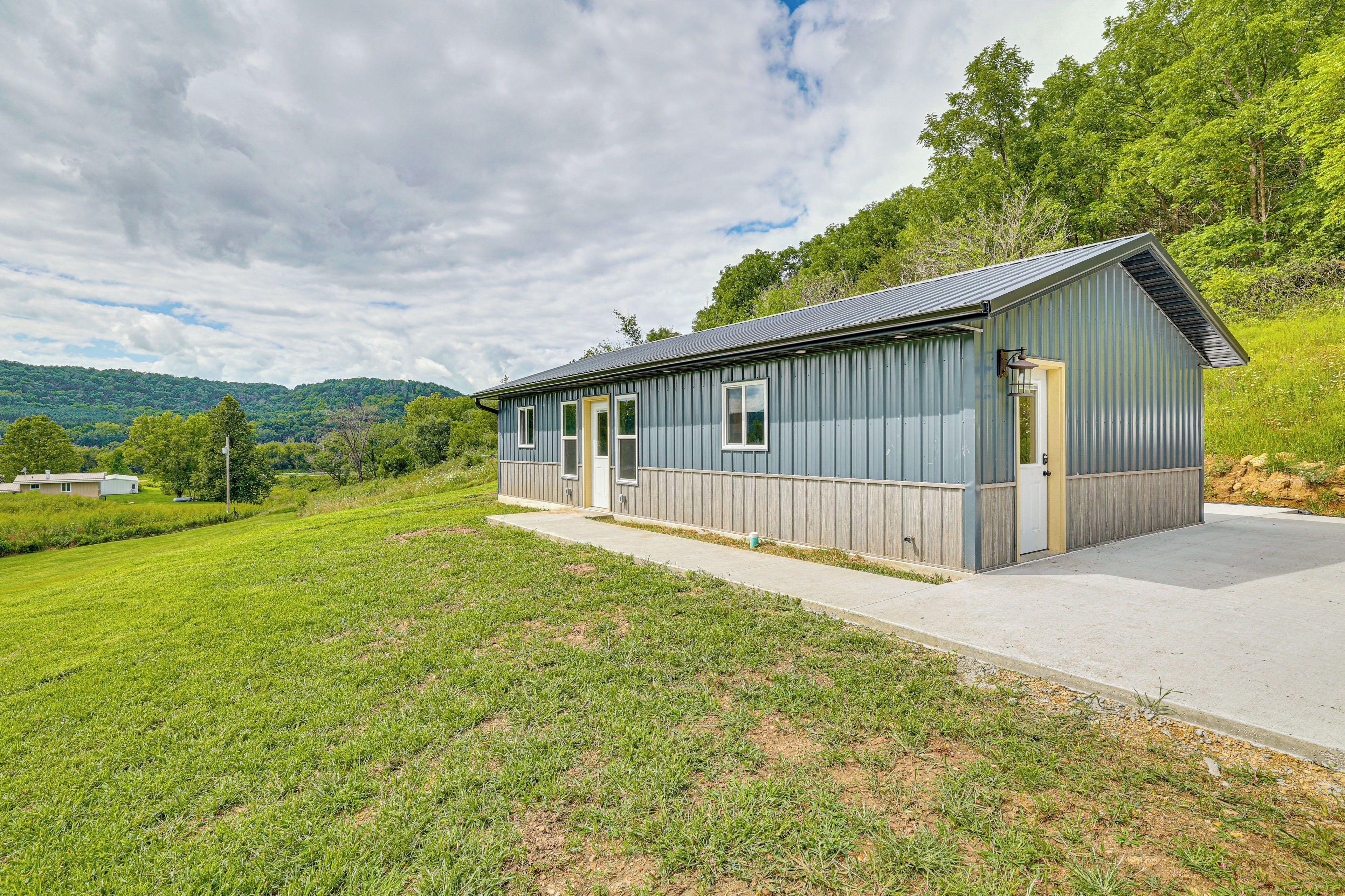 Viola Vacation Rental | 2BR | 1BA | 800 Sq Ft | 1 Step to Enter