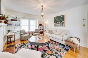 TV - Baby Grand on Main' Lebanon Home w/ Game Room! (Lebanon)