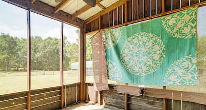 Screened Patio + Fire Pit: Peaceful Marshall Home
