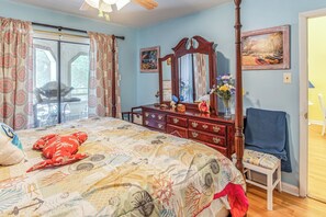 2 bedrooms, iron/ironing board, travel cot, Internet - < 1/2 Mi to the Sand! Myrtle Beach Family Condo (Myrtle Beach)