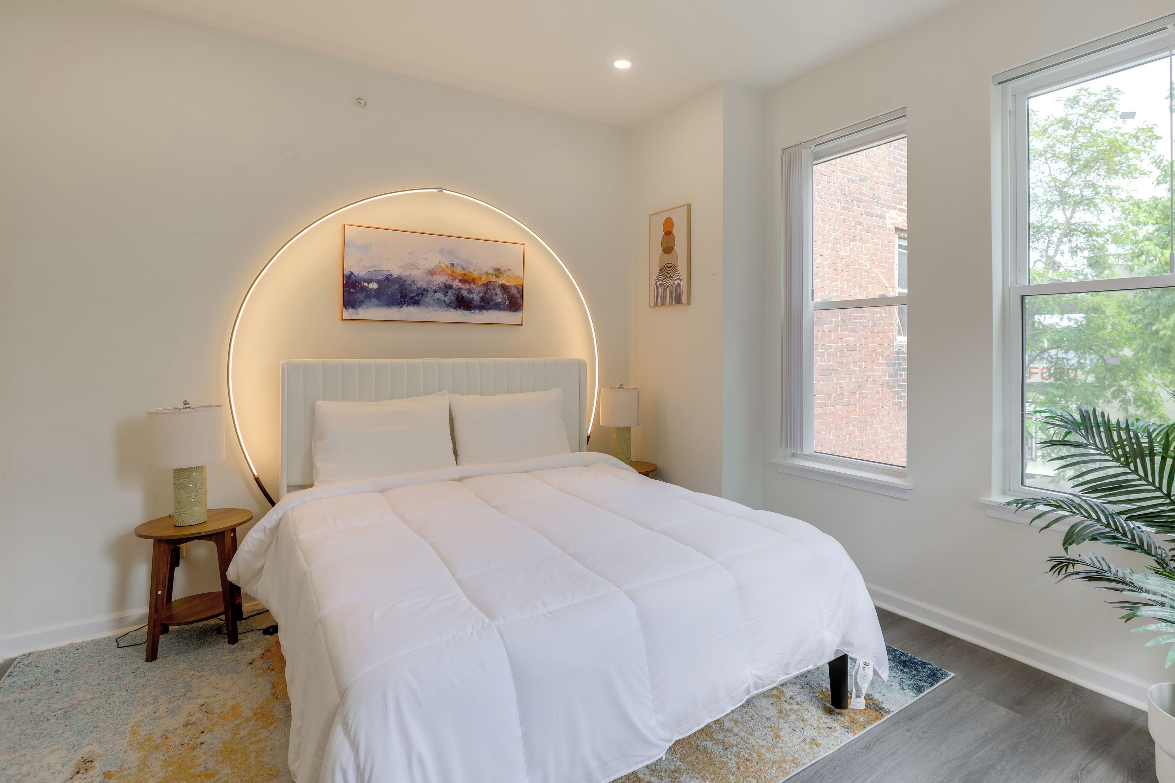 2 bedrooms, desk, internet, bed sheets