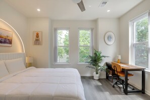2 bedrooms, desk, Internet, bed sheets - Penthouse Condo w/ Rooftop Deck in Philadelphia! (Philadelphia)