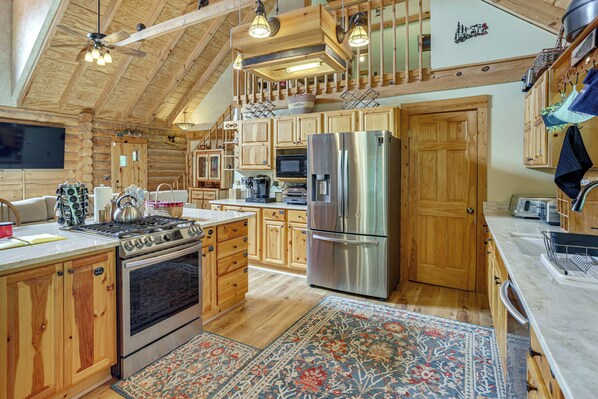 Fridge, microwave, stovetop, dishwasher