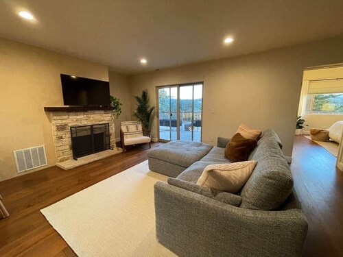 Home in Monterey Bay w/2 King Beds + 1 Twin