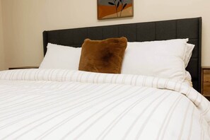 3 quartos, ferros/tábuas de passar roupa, Wi-Fi, roupa de cama