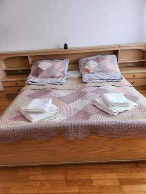 WiFi, bed sheets