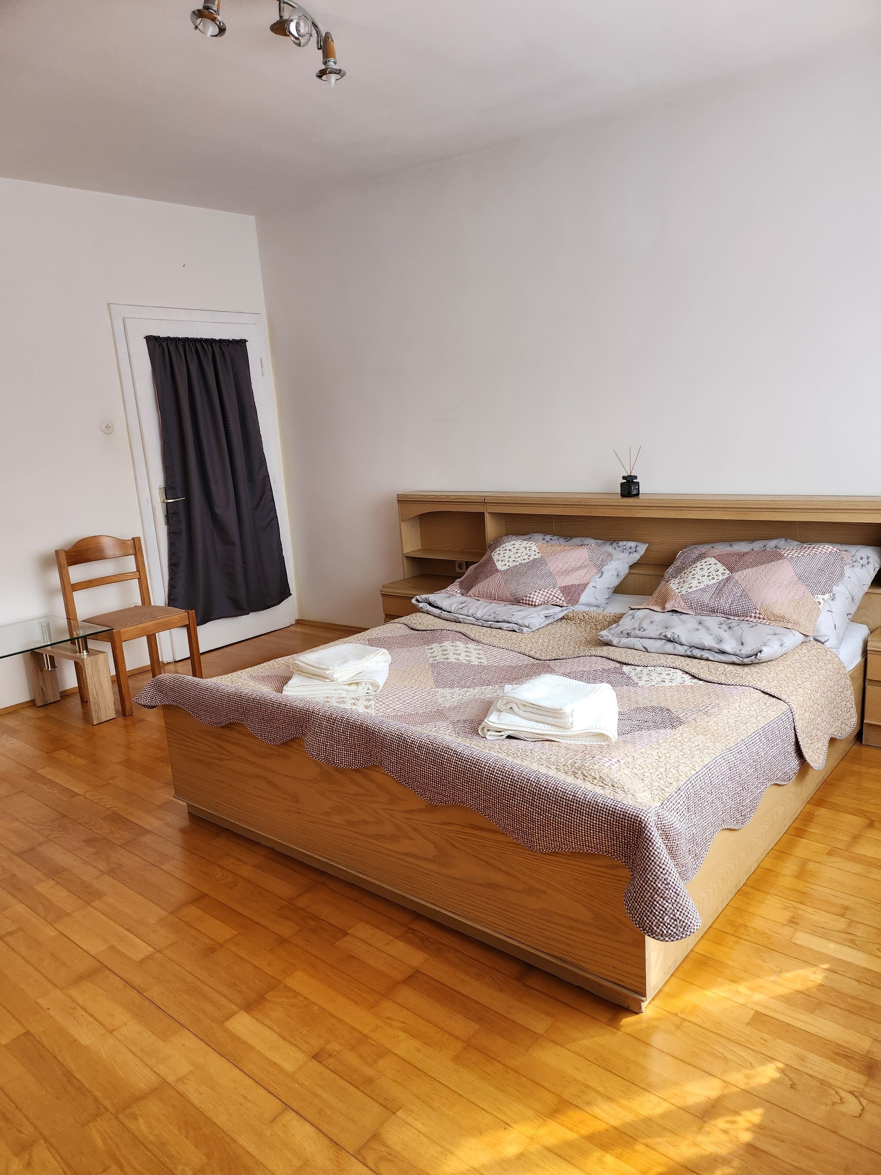 1 多间卧室、WiFi、床单