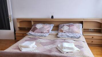WiFi, bed sheets