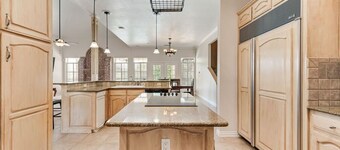 Come Take a Splash at Updated Beautiful Home!!