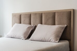 2 chambres, fer et planche à repasser, Wi-Fi, draps fournis