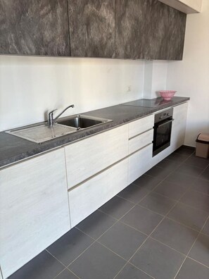 Fridge, oven, stovetop, toaster