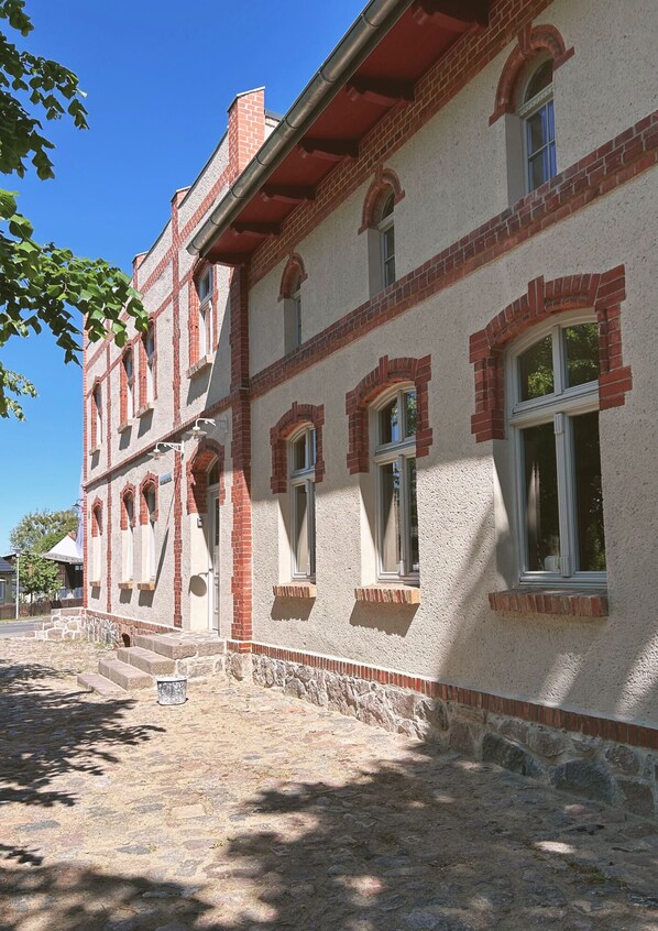 Exterior - Beautiful large apartment in Kaiserhof Schwennenz with large plot of land (Grambow)