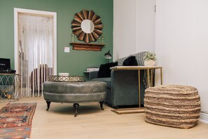 Deluxe Suite, 1 Queen Bed with Sofa bed, Non Smoking, City View | Living area | 30-inch Smart TV with digital channels, fireplace, Netflix