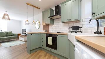 Fridge, stovetop