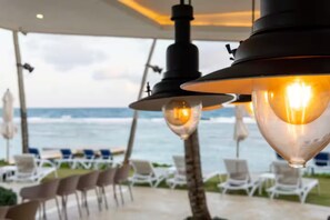 Property grounds - Caribbean Sunscape Beachfront Apartment (Playa Juan Dolio)