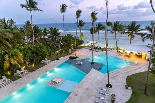 Caribbean Sunscape Beachfront Apartment