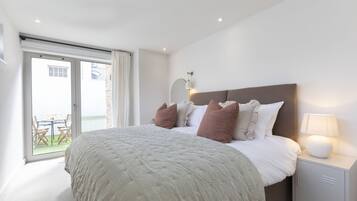 2 bedrooms, iron/ironing board, travel cot, free WiFi