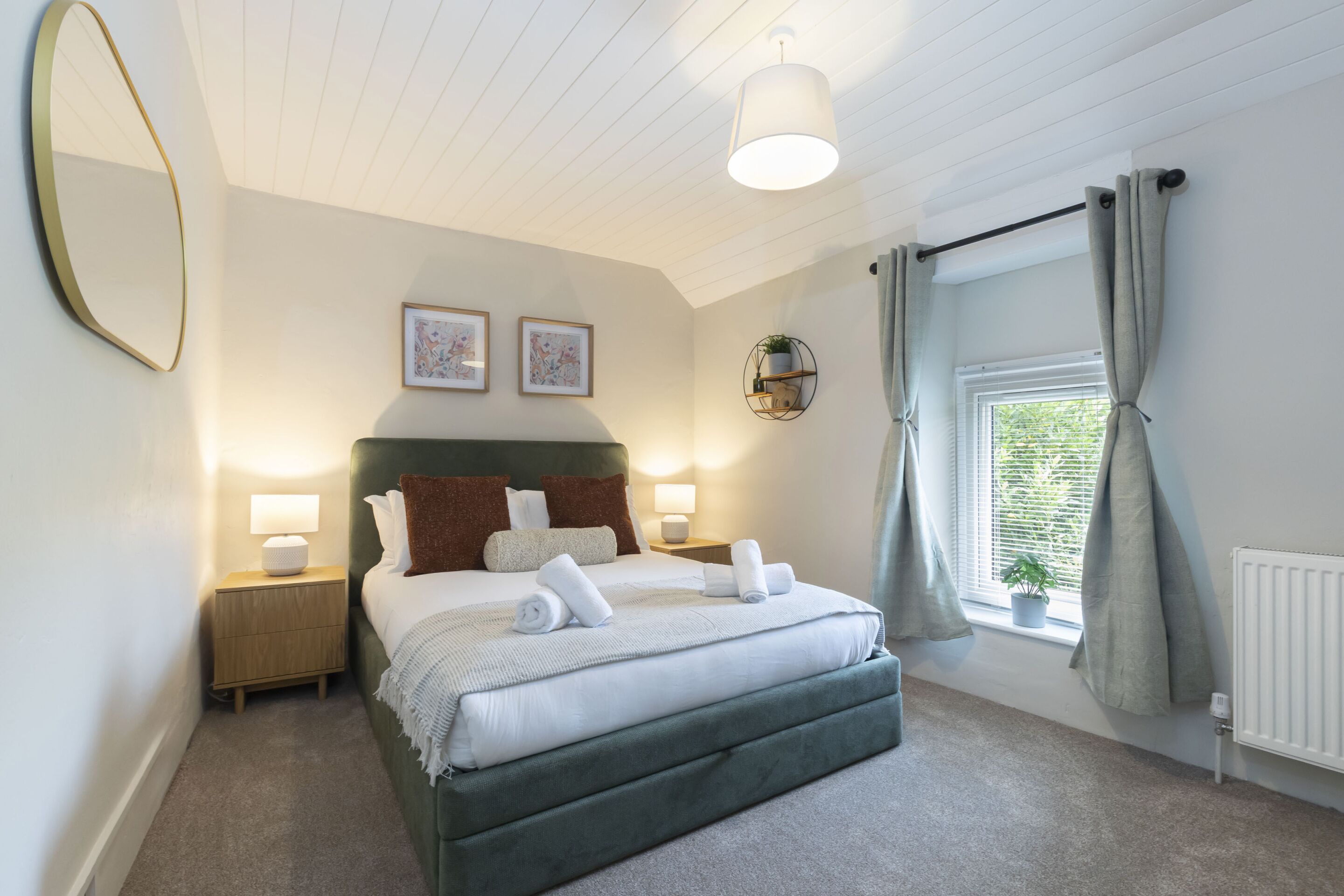 3 bedrooms, iron/ironing board, travel crib, WiFi (free)