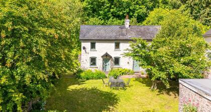 Charming 3-Bed Cottage by the River Usk